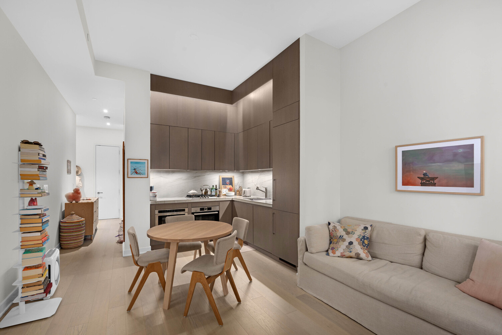 77 Charlton Street - Photo 1