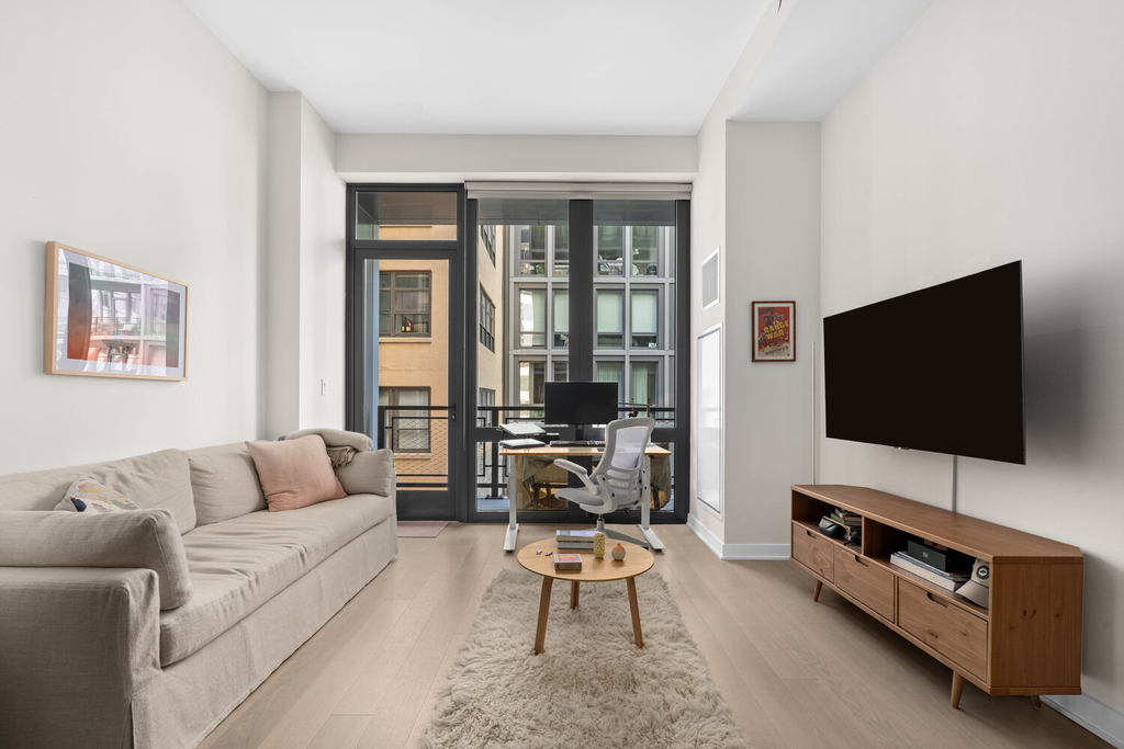 77 Charlton Street - Photo 0