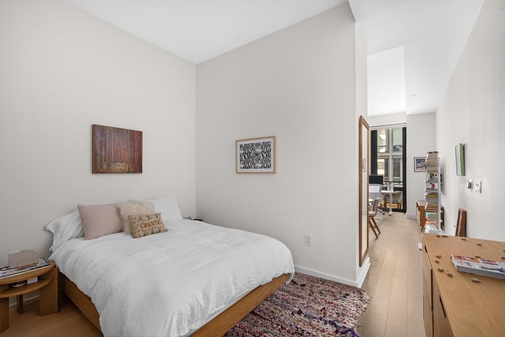77 Charlton Street - Photo 2
