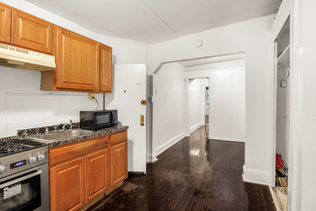 488 9th Avenue - Photo 1