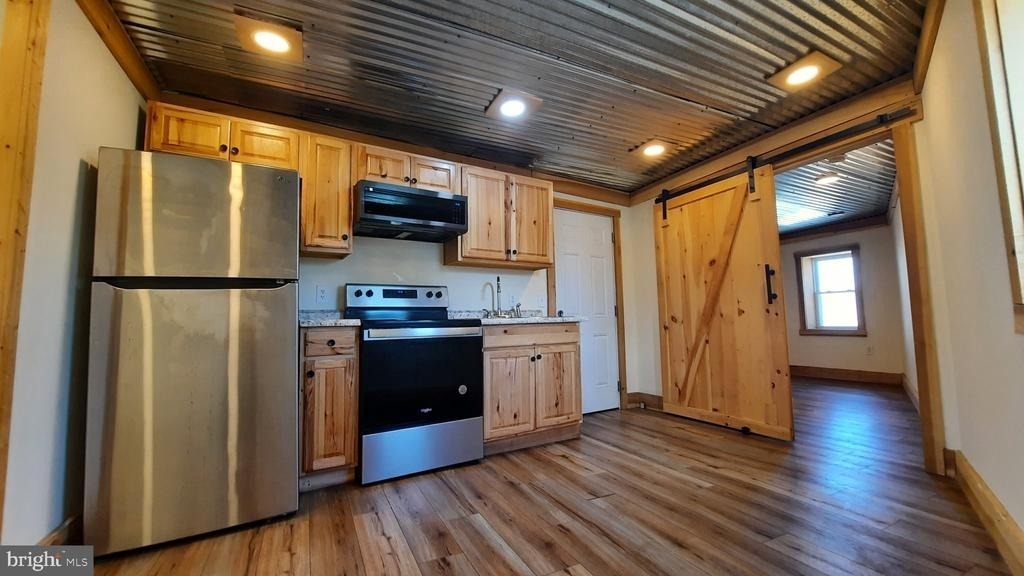 514 E Main Street - Photo 2
