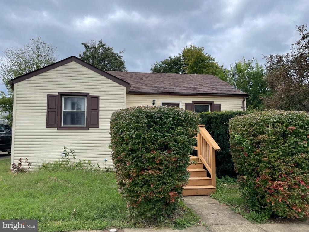646 Belair Avenue - Photo 1
