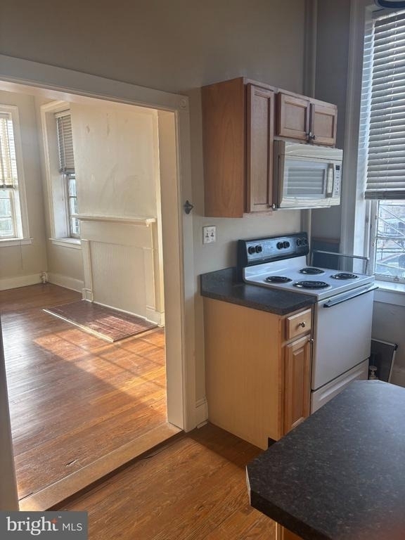 4 Cork Street W - Photo 1