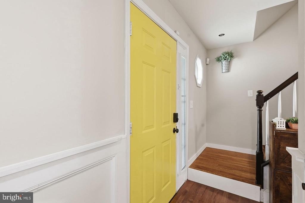 10106 S Fulton Drive - Photo 2