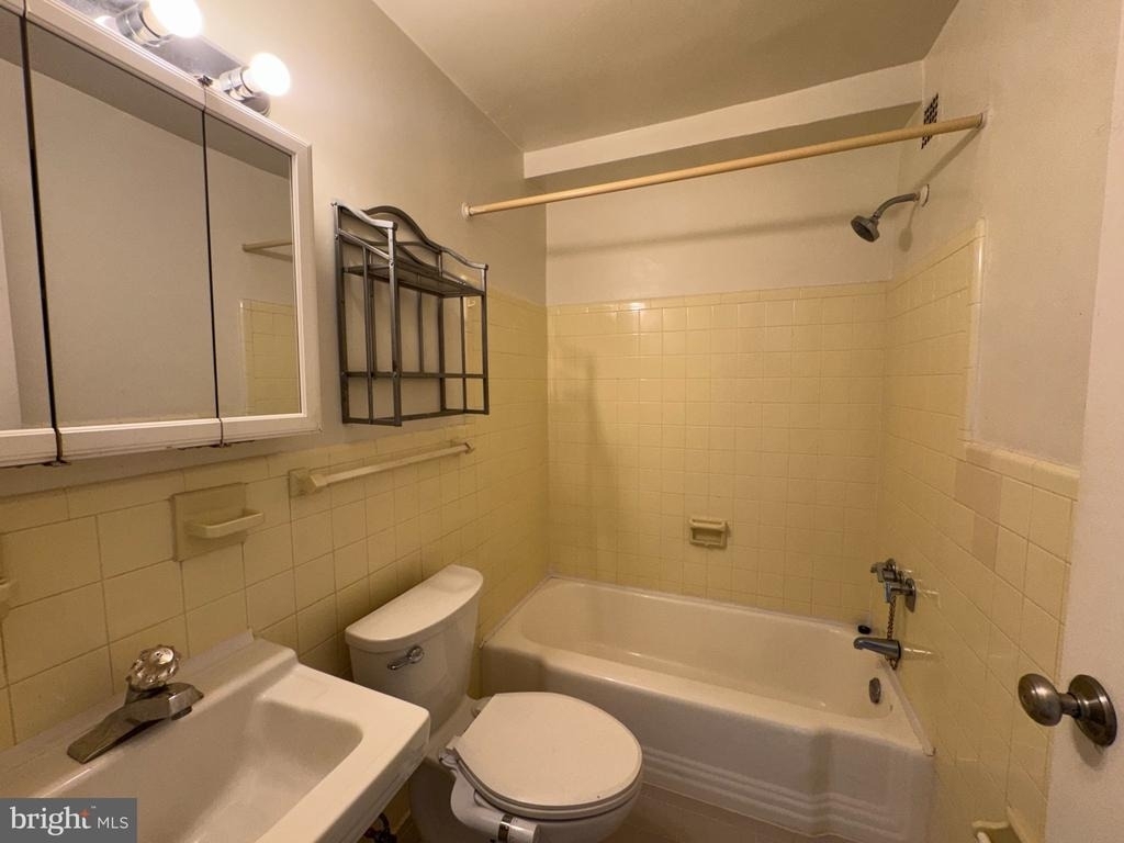 6641 Wakefield Drive - Photo 10