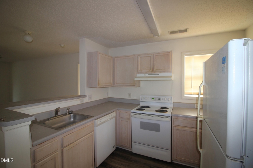 2010 Wolfmill Drive - Photo 2