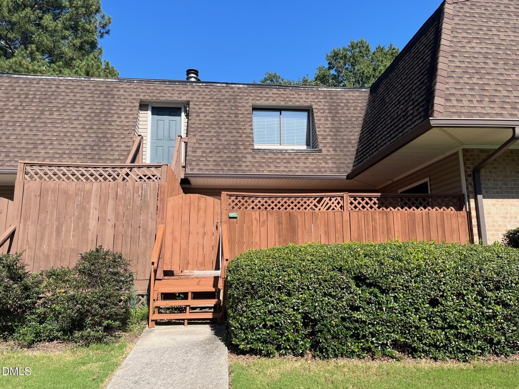 340 Summerwalk Circle - Photo 0