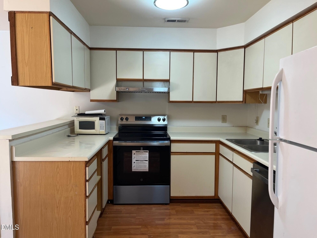 340 Summerwalk Circle - Photo 5