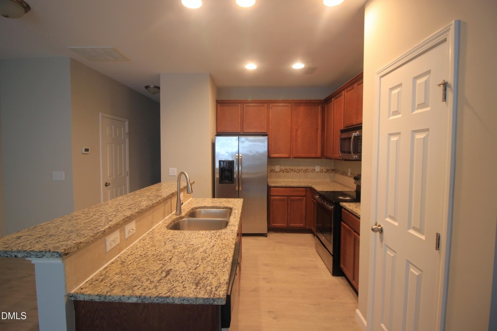 405 Stone Flower Lane - Photo 3