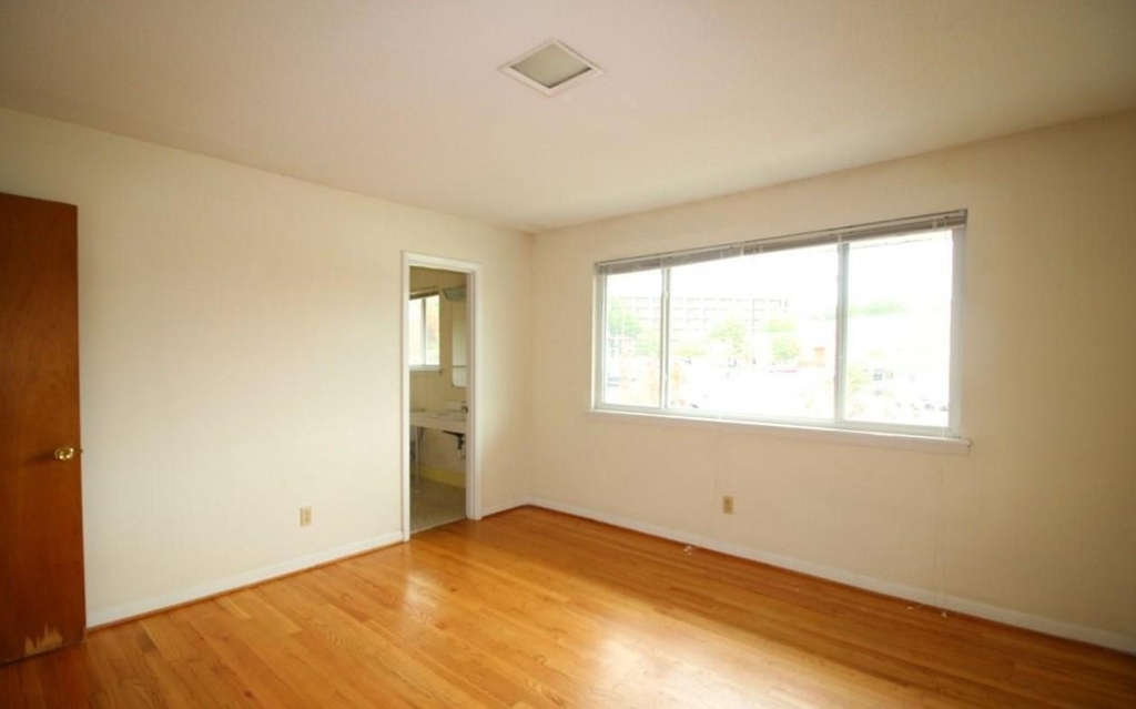 2333 Champion Court - Photo 5