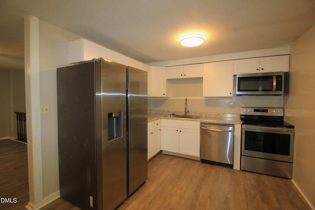 408 Drolmond Drive - Photo 13