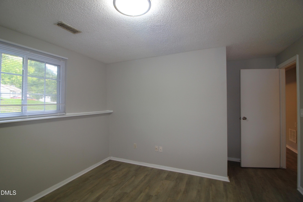 408 Drolmond Drive - Photo 3