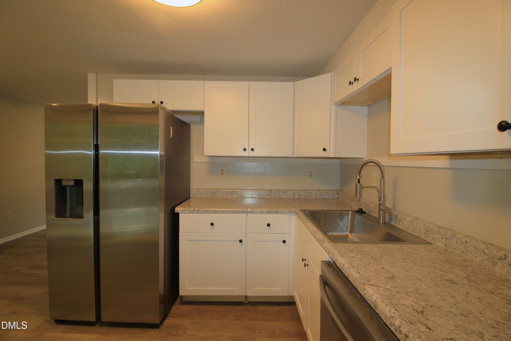 408 Drolmond Drive - Photo 12