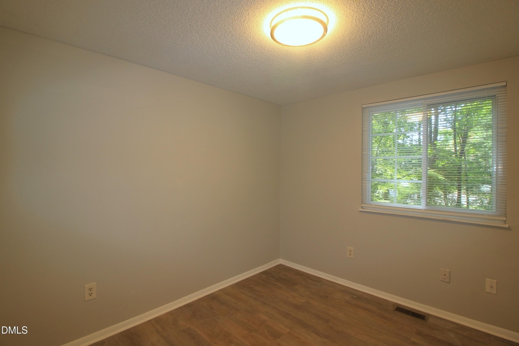 408 Drolmond Drive - Photo 17