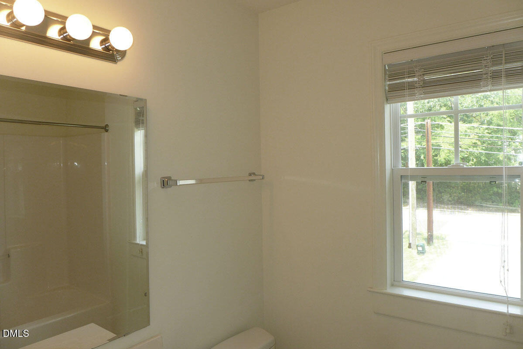 307 W Poplar Avenue - Photo 18