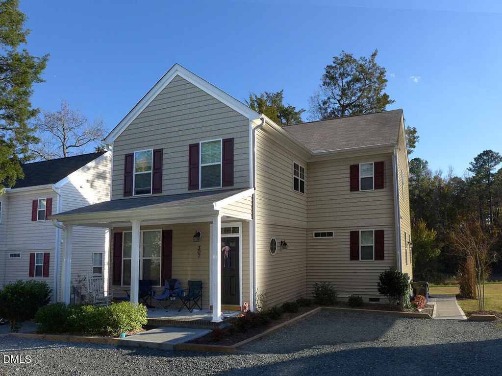 307 W Poplar Avenue - Photo 0