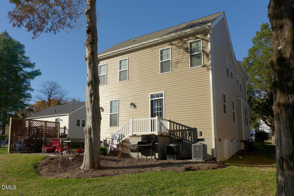 307 W Poplar Avenue - Photo 20