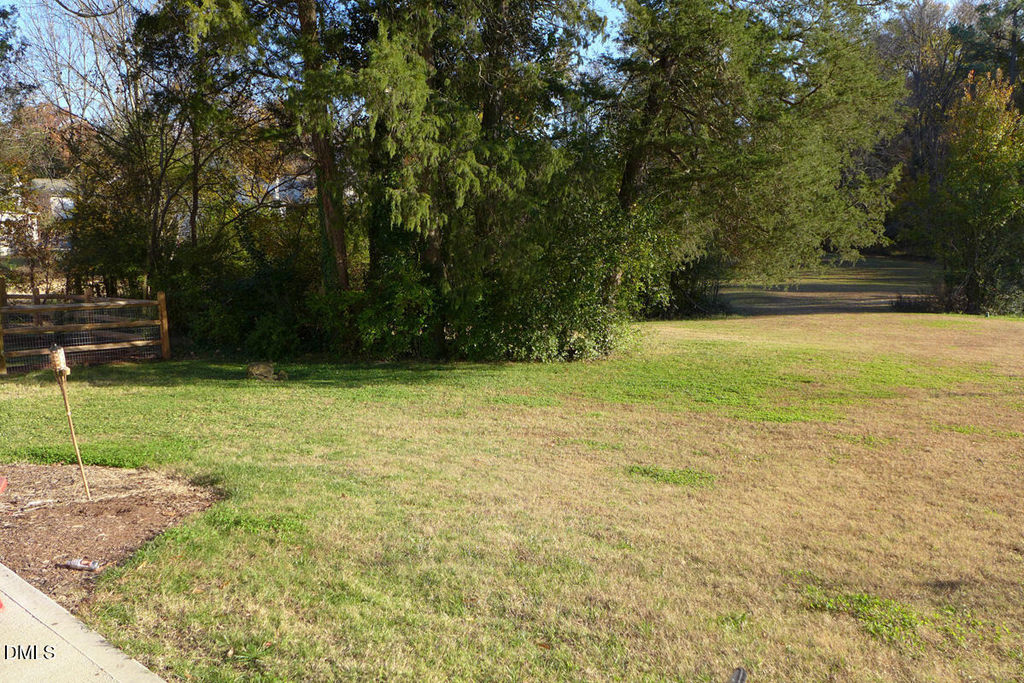 307 W Poplar Avenue - Photo 19