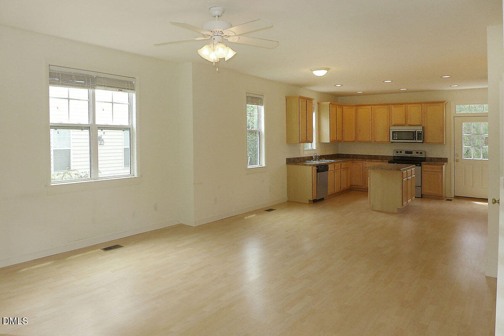 307 W Poplar Avenue - Photo 4