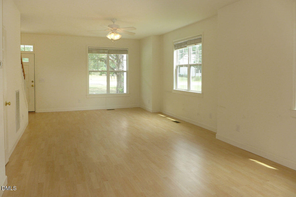 307 W Poplar Avenue - Photo 2