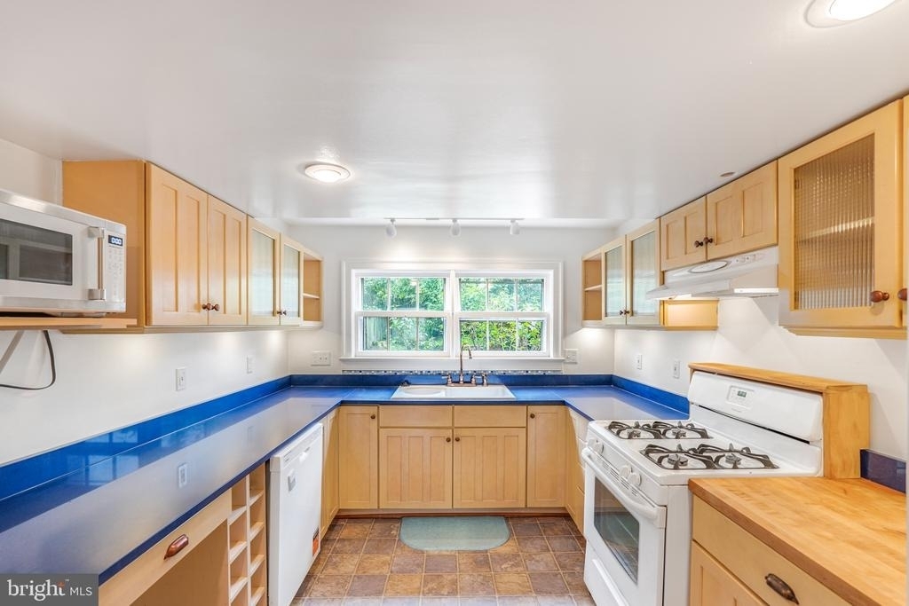 708 Kenmore Avenue - Photo 8