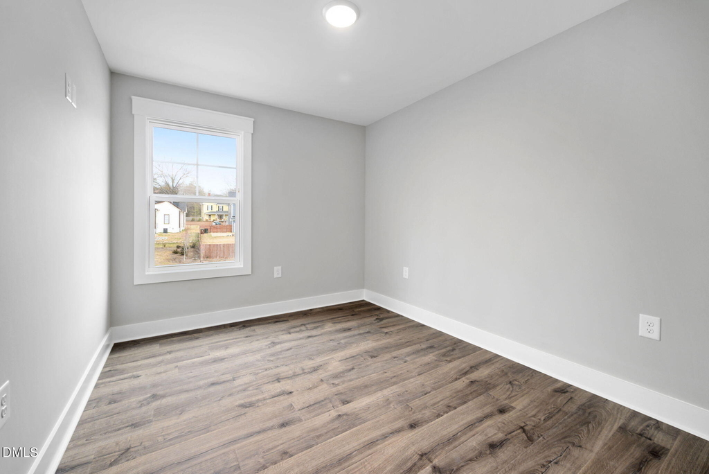 313 E 4th Street - Photo 18
