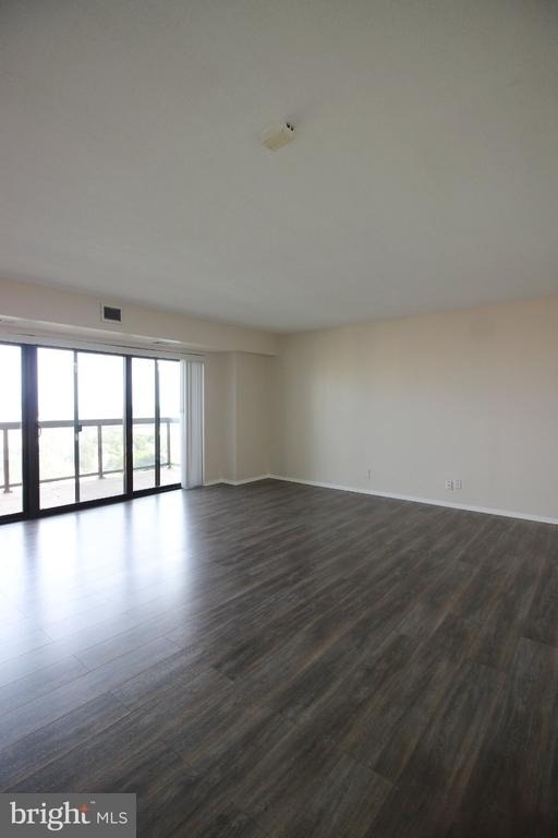 307 Yoakum Parkway - Photo 4