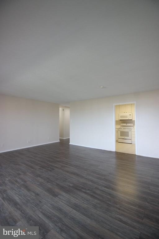 307 Yoakum Parkway - Photo 3