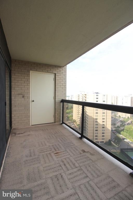 307 Yoakum Parkway - Photo 17