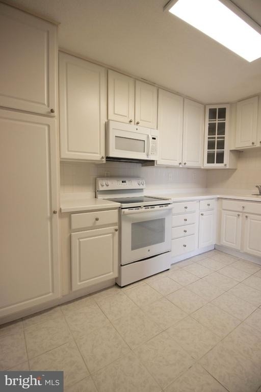 307 Yoakum Parkway - Photo 6