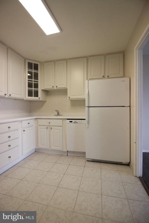 307 Yoakum Parkway - Photo 5
