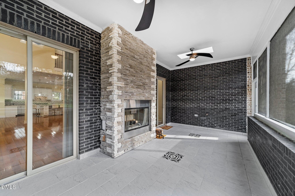 5019 Hollyridge Drive - Photo 25