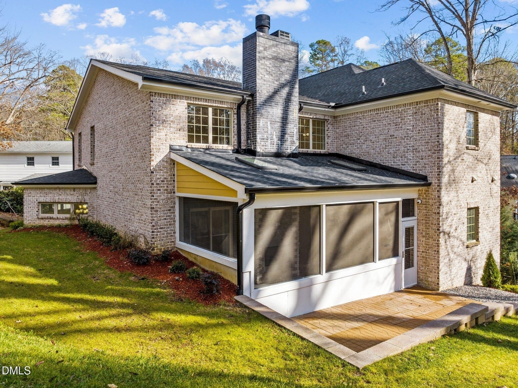 5019 Hollyridge Drive - Photo 4