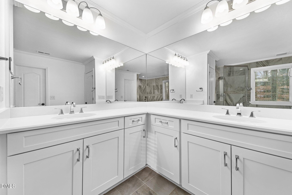 5019 Hollyridge Drive - Photo 16