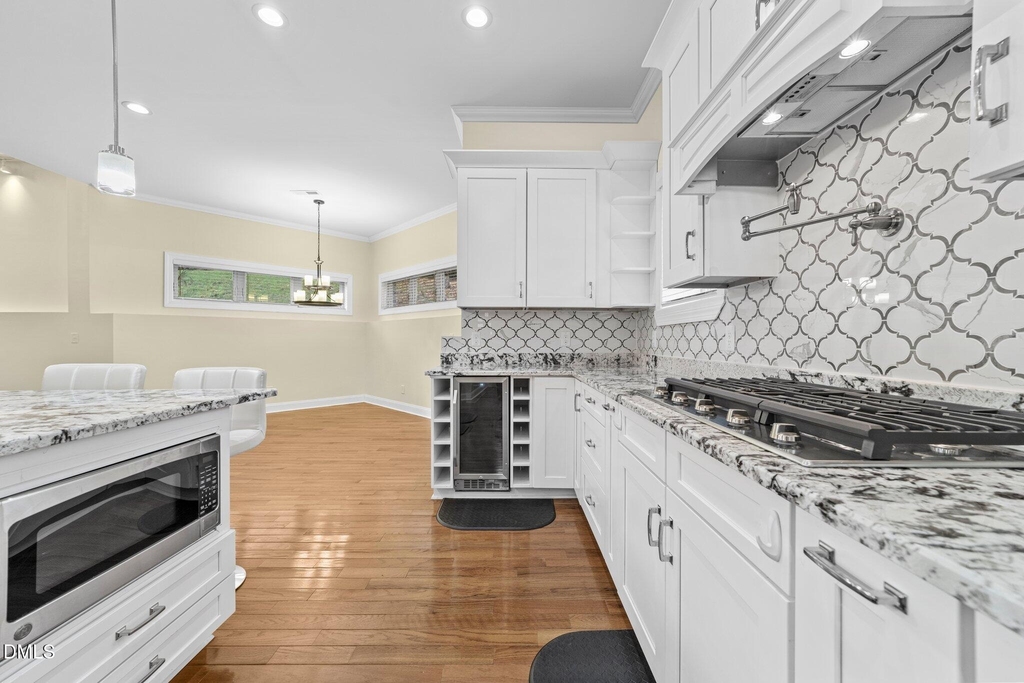 5019 Hollyridge Drive - Photo 9