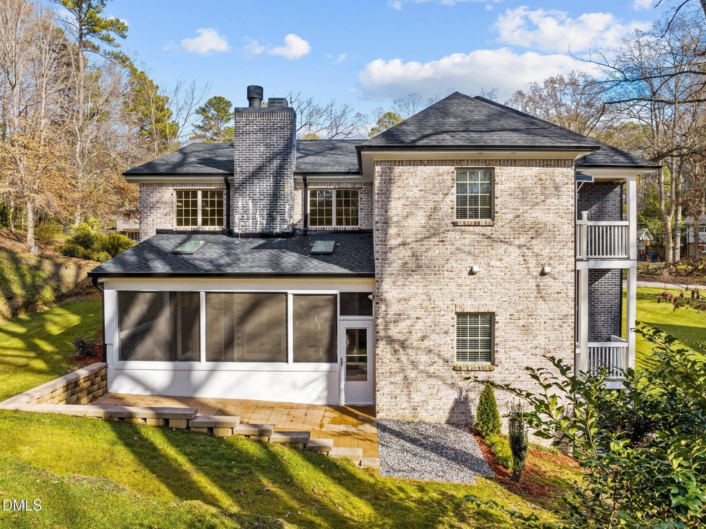 5019 Hollyridge Drive - Photo 2