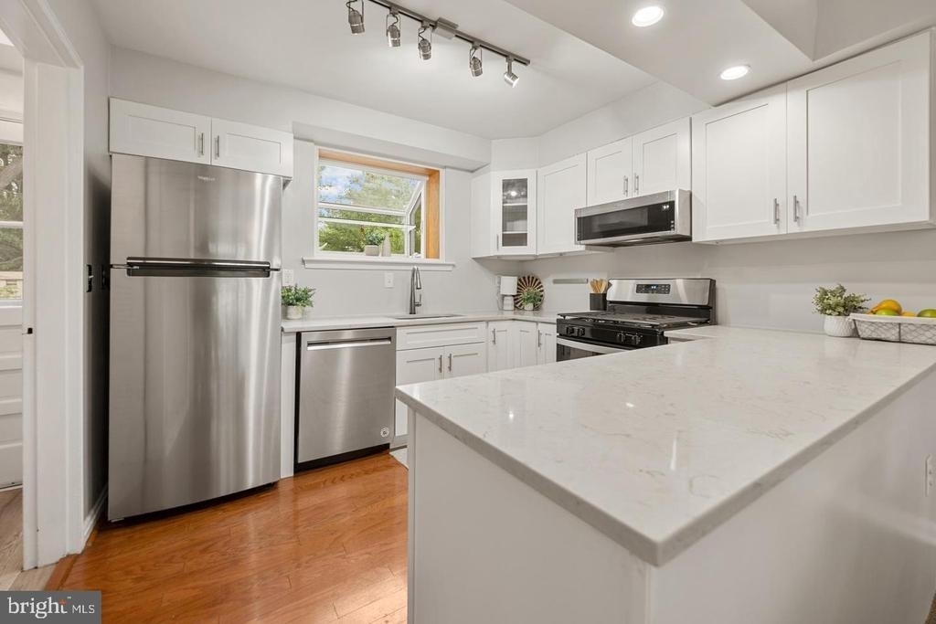 3825 Keller Avenue - Photo 4