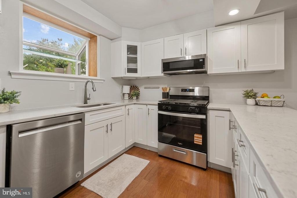 3825 Keller Avenue - Photo 9