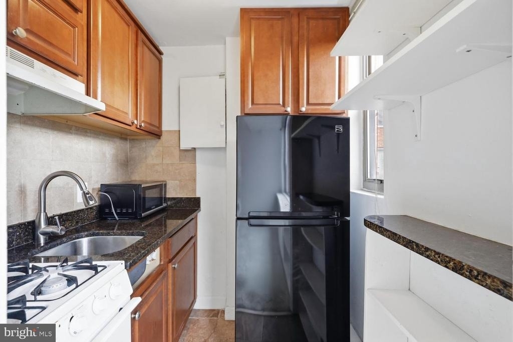 1121 Arlington Boulevard - Photo 3