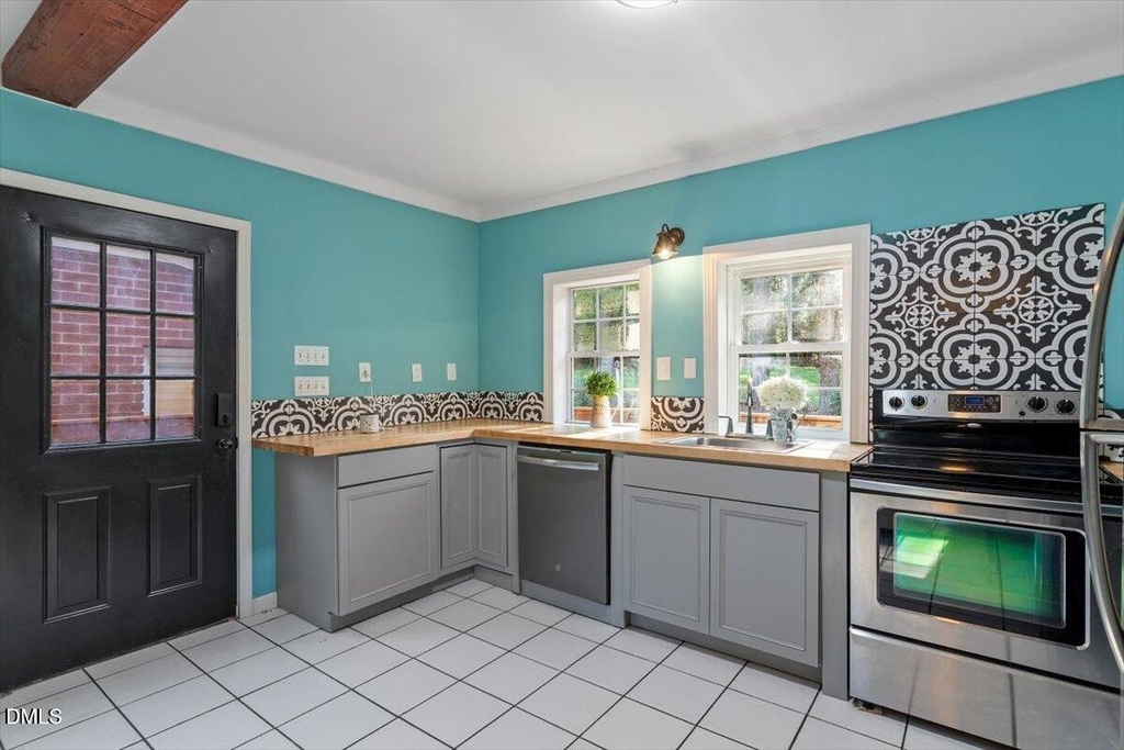 2129 Kelly Road - Photo 2