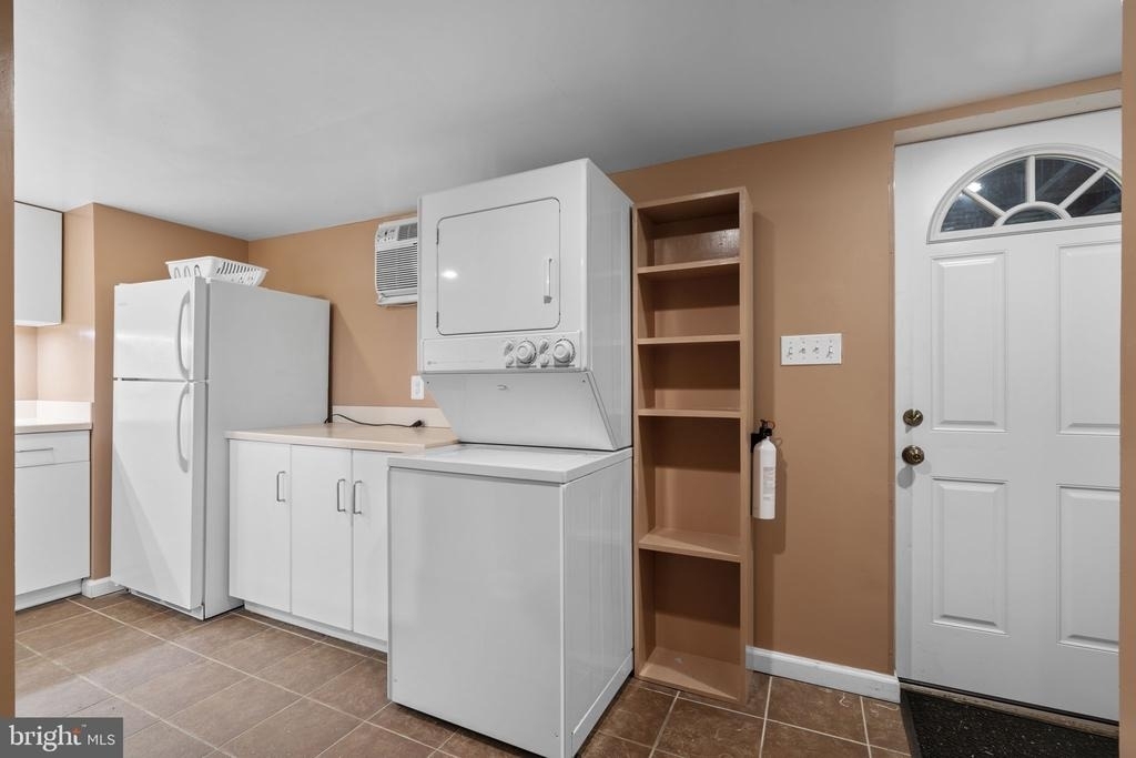 2427 N Sycamore Street - Photo 3