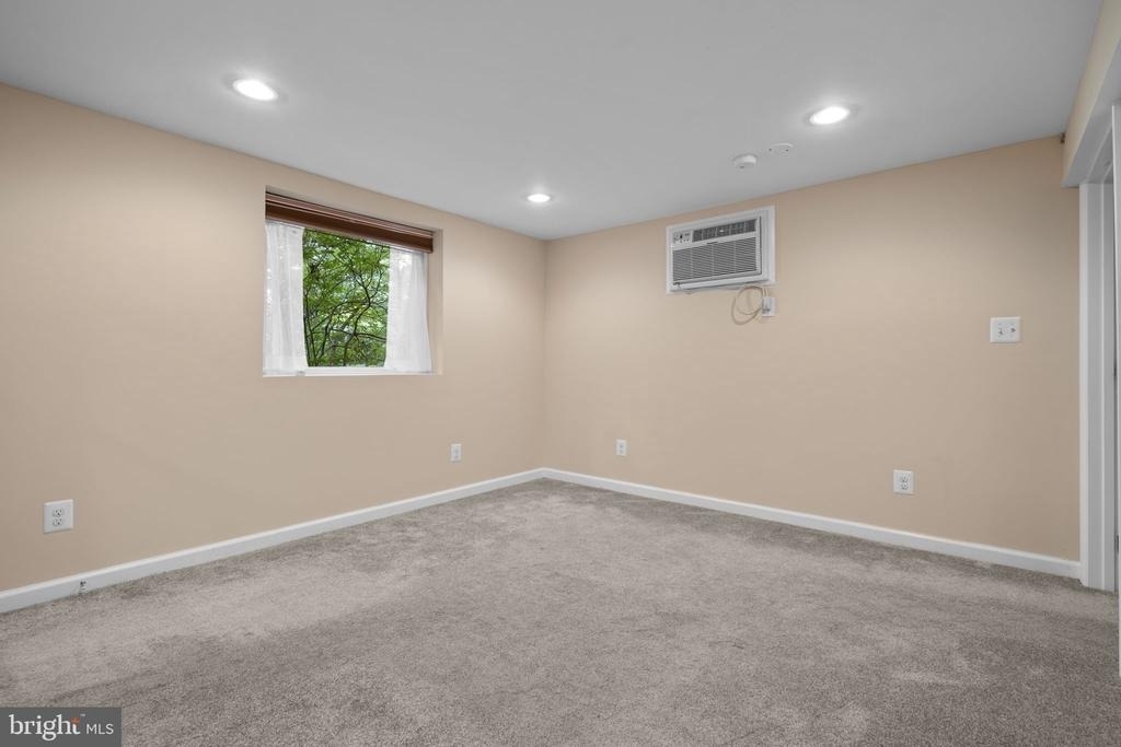 2427 N Sycamore Street - Photo 9