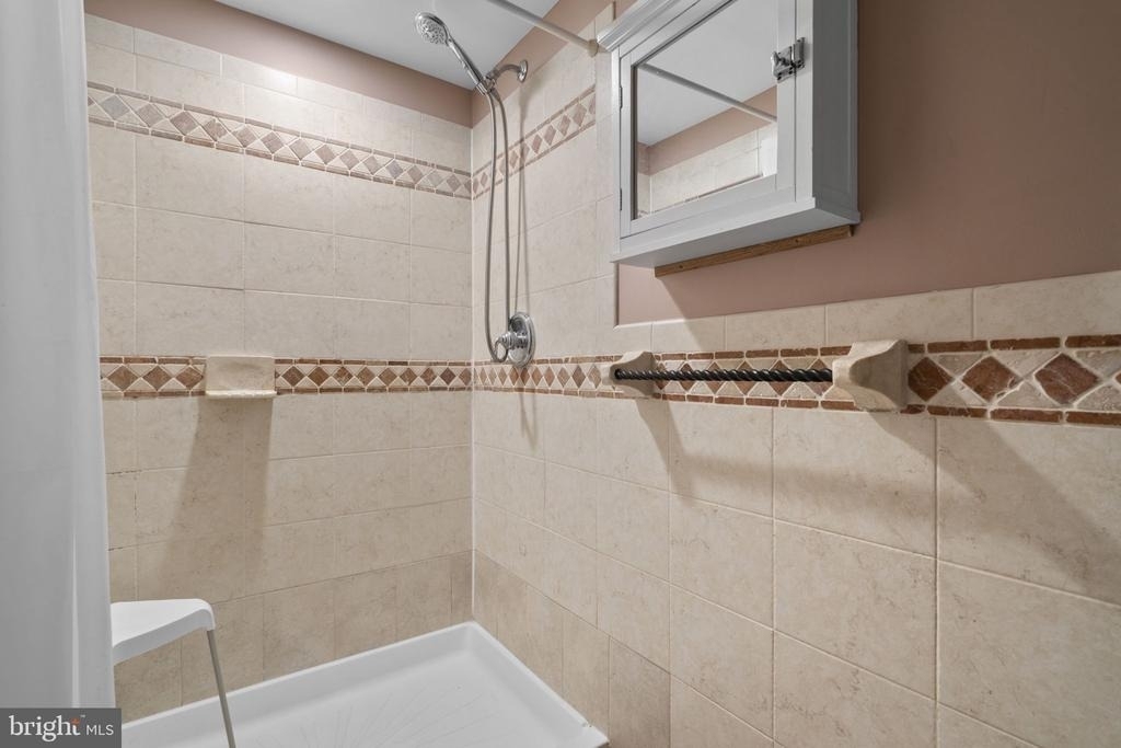 2427 N Sycamore Street - Photo 17