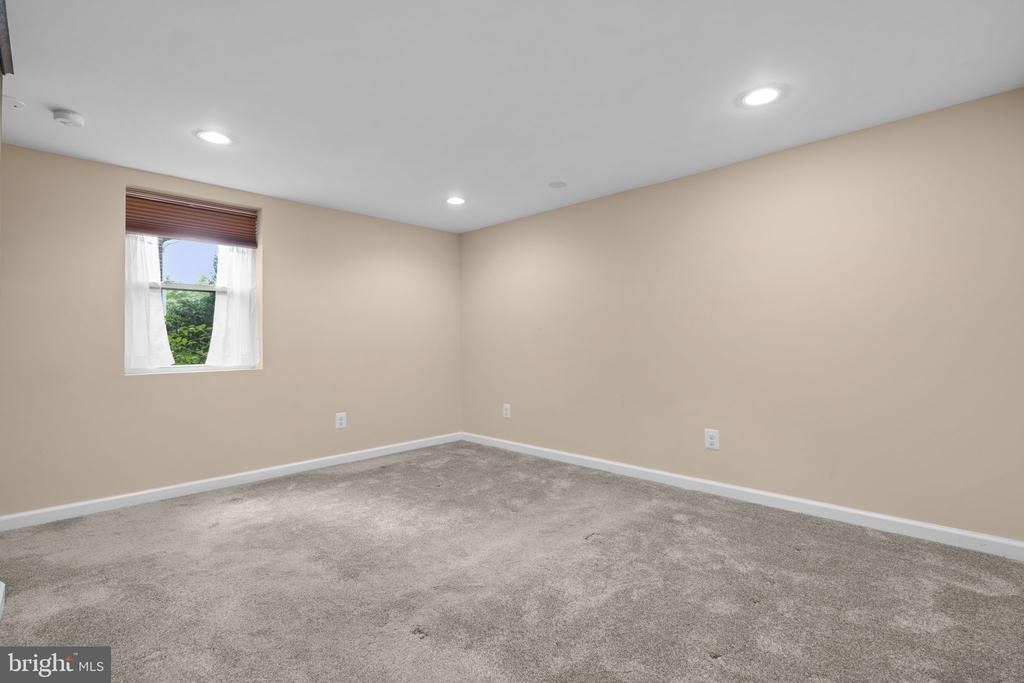 2427 N Sycamore Street - Photo 11