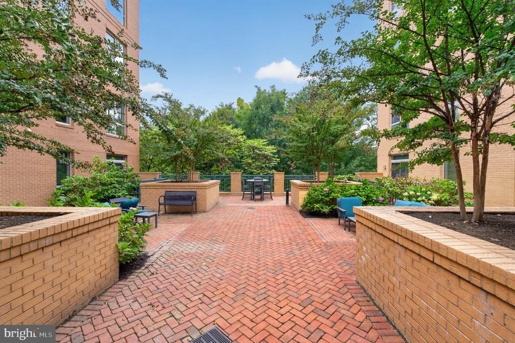 2200 N Westmoreland Street - Photo 20