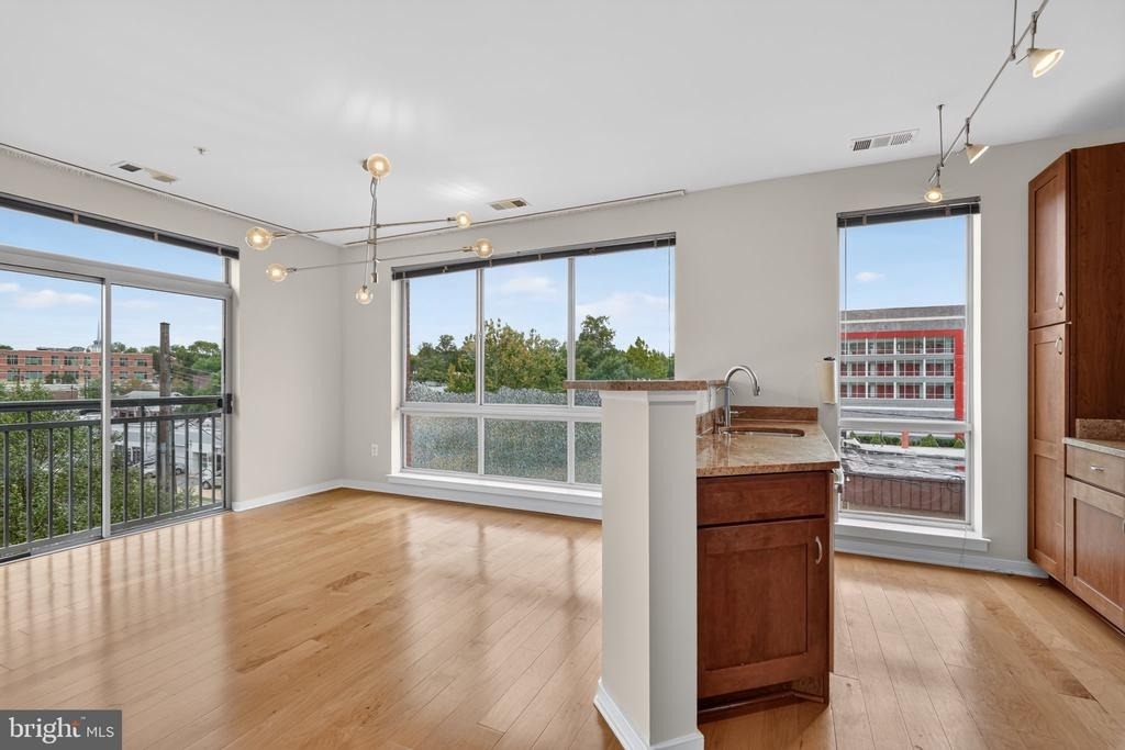 2200 N Westmoreland Street - Photo 2