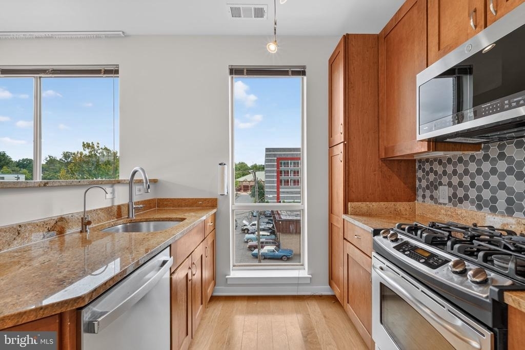 2200 N Westmoreland Street - Photo 3