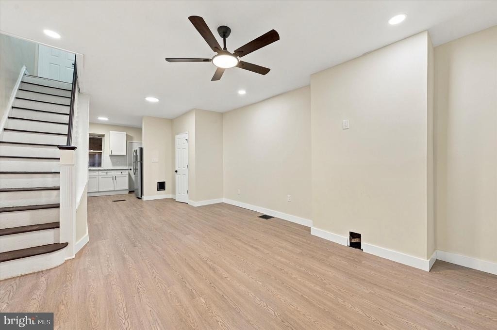 542 E Herman Street - Photo 4