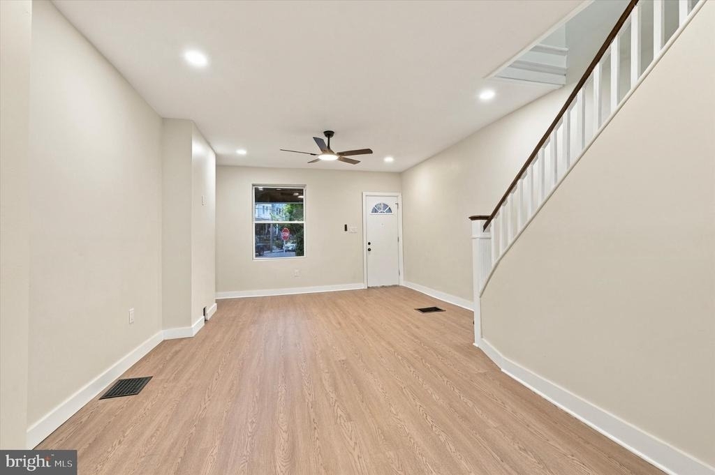 542 E Herman Street - Photo 6
