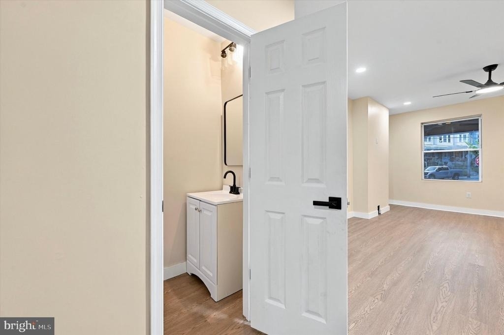 542 E Herman Street - Photo 7